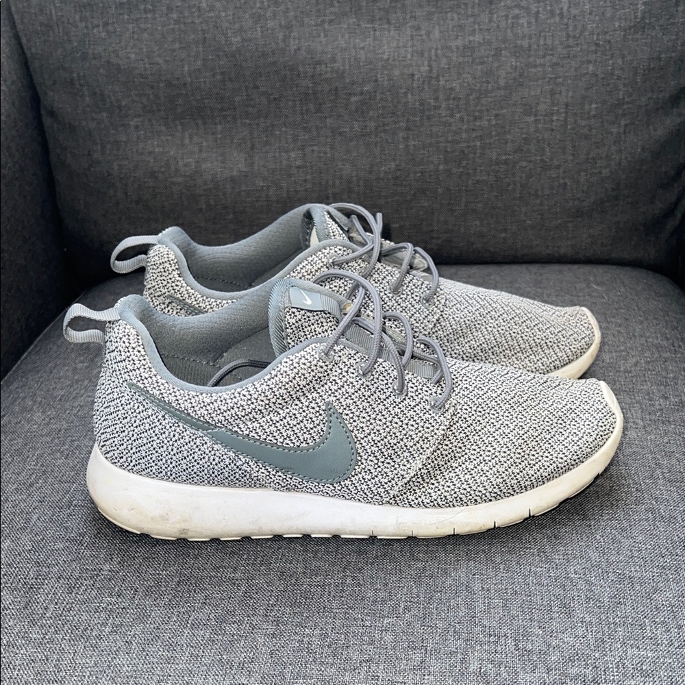 Nike Gray and White Knit Sneakers. Nike roshes kids